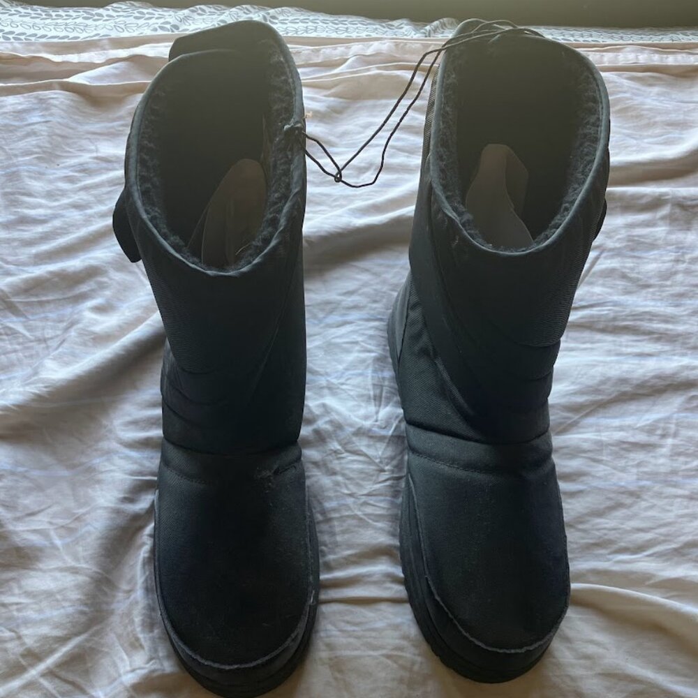 Black winter boots